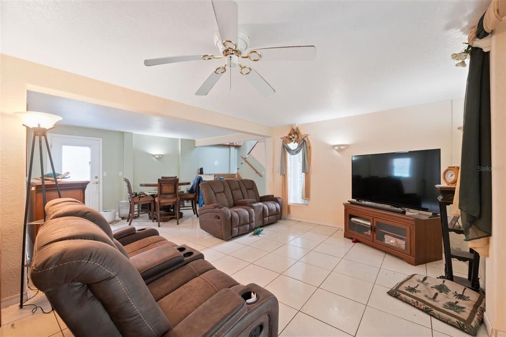 For Sale: $295,000 (2 beds, 1 baths, 2016 Square Feet)