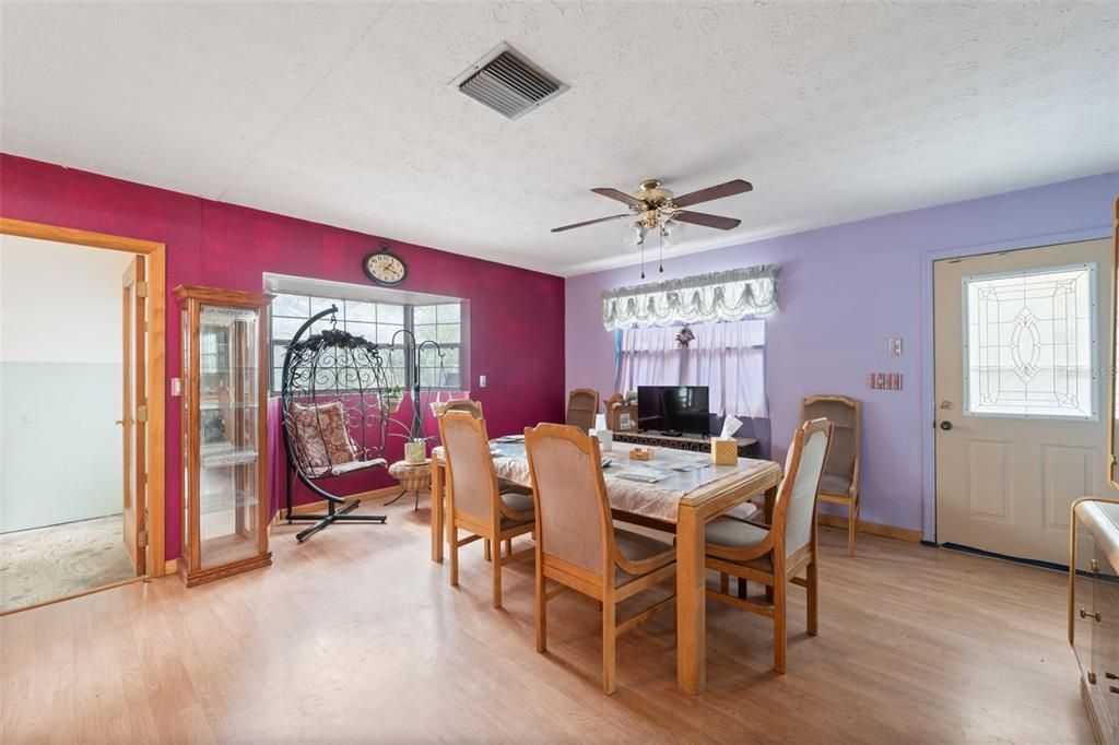 For Sale: $295,000 (2 beds, 1 baths, 2016 Square Feet)