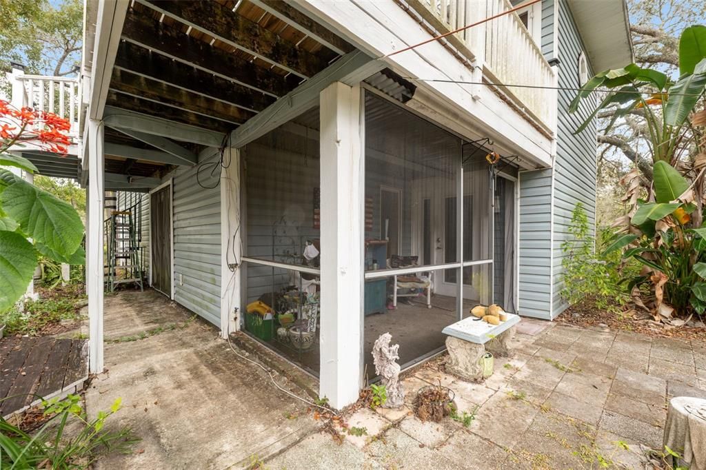 For Sale: $295,000 (2 beds, 1 baths, 2016 Square Feet)