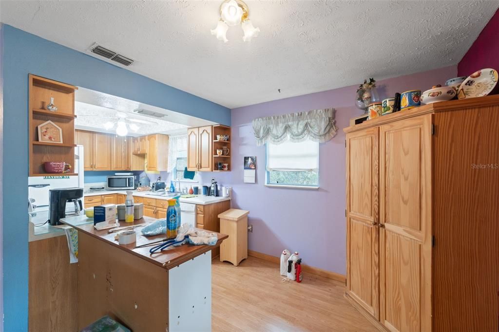 For Sale: $295,000 (2 beds, 1 baths, 2016 Square Feet)