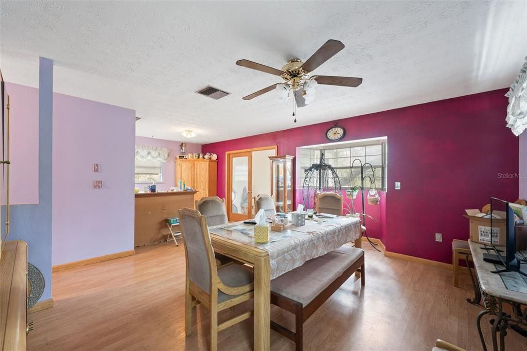 For Sale: $295,000 (2 beds, 1 baths, 2016 Square Feet)