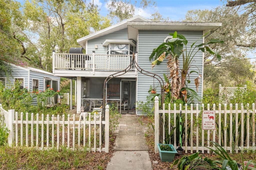 For Sale: $295,000 (2 beds, 1 baths, 2016 Square Feet)