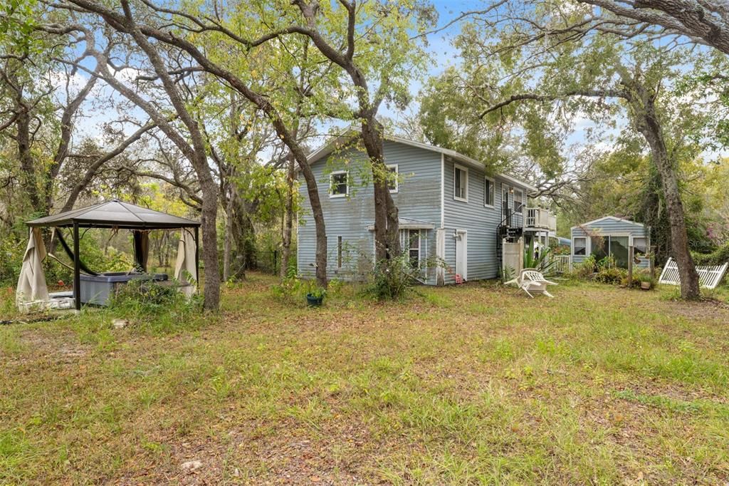 For Sale: $295,000 (2 beds, 1 baths, 2016 Square Feet)