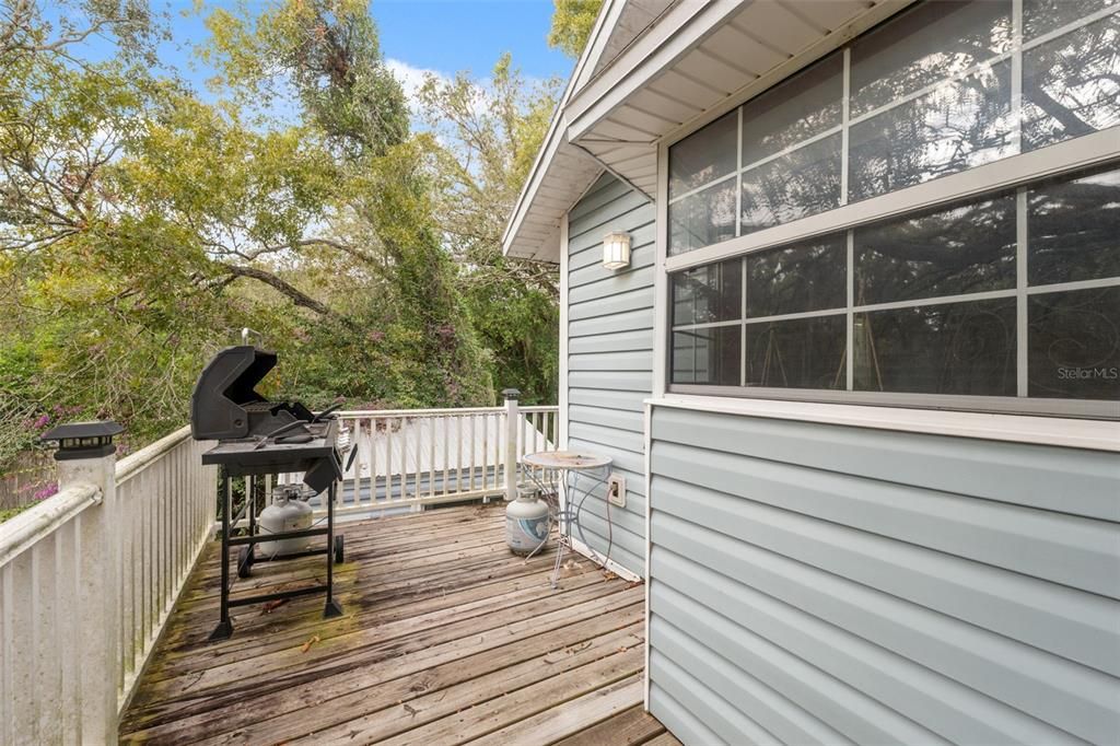 For Sale: $295,000 (2 beds, 1 baths, 2016 Square Feet)