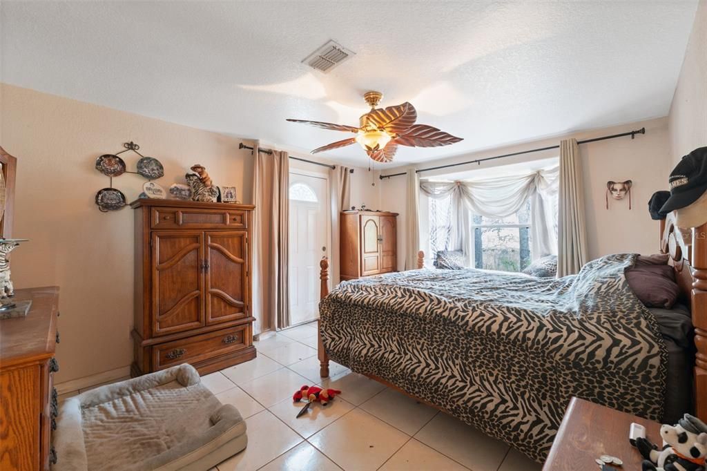 For Sale: $295,000 (2 beds, 1 baths, 2016 Square Feet)