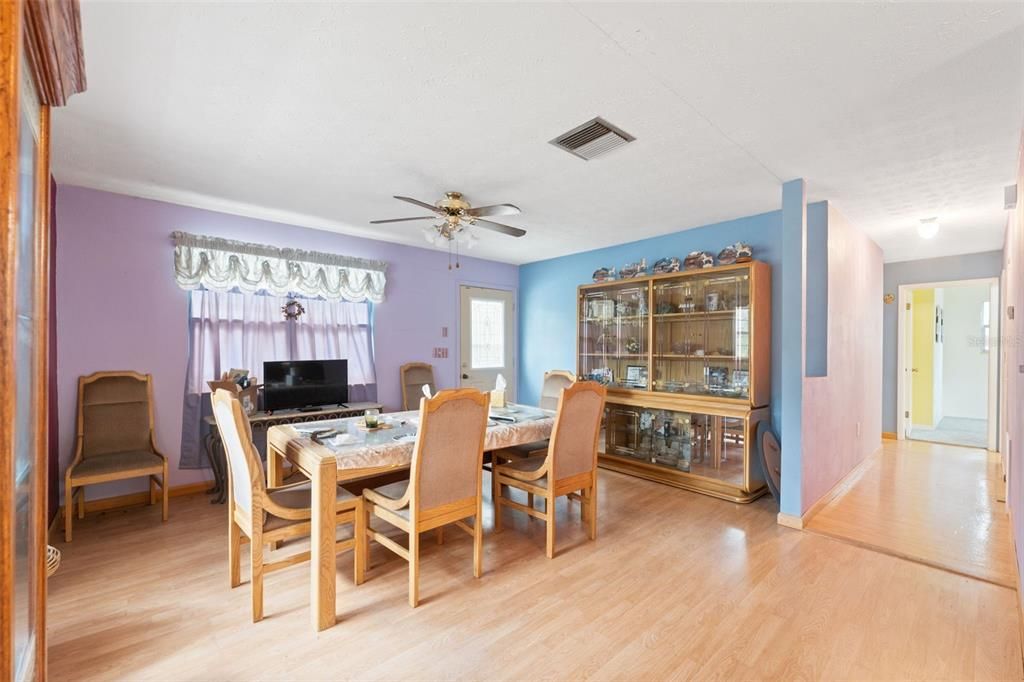 For Sale: $295,000 (2 beds, 1 baths, 2016 Square Feet)