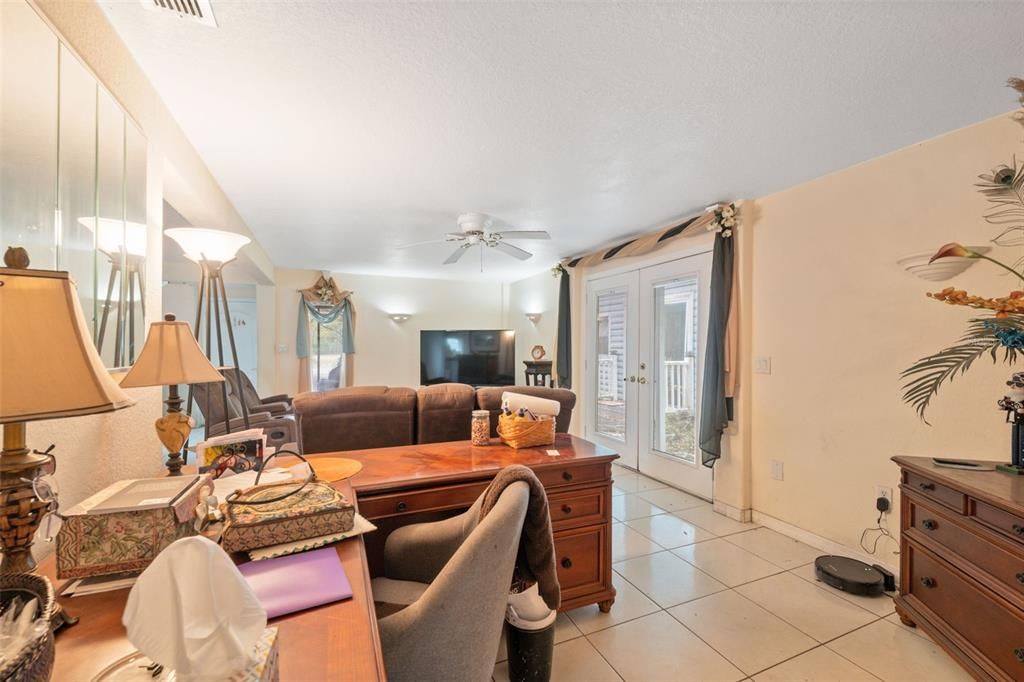For Sale: $295,000 (2 beds, 1 baths, 2016 Square Feet)
