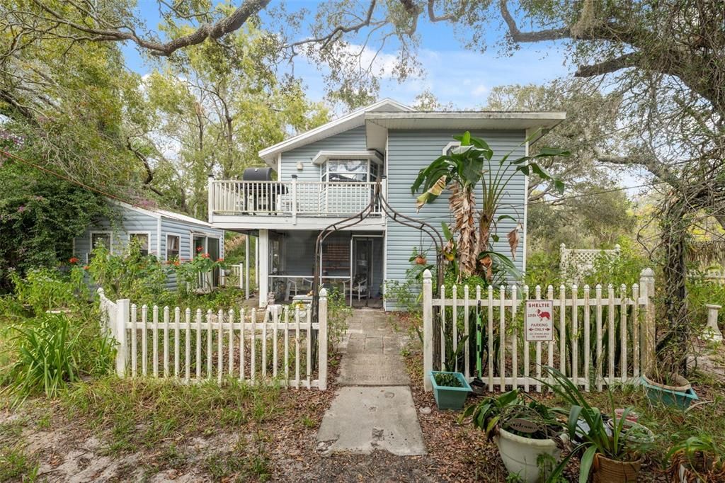 For Sale: $295,000 (2 beds, 1 baths, 2016 Square Feet)