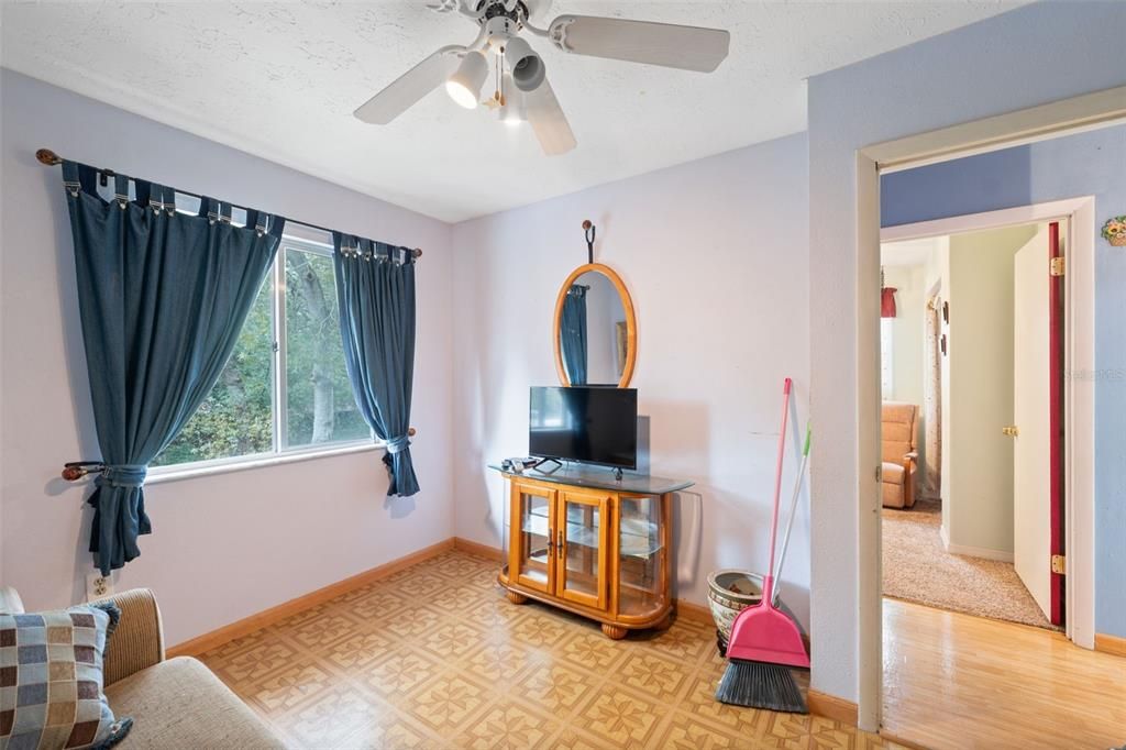 For Sale: $295,000 (2 beds, 1 baths, 2016 Square Feet)