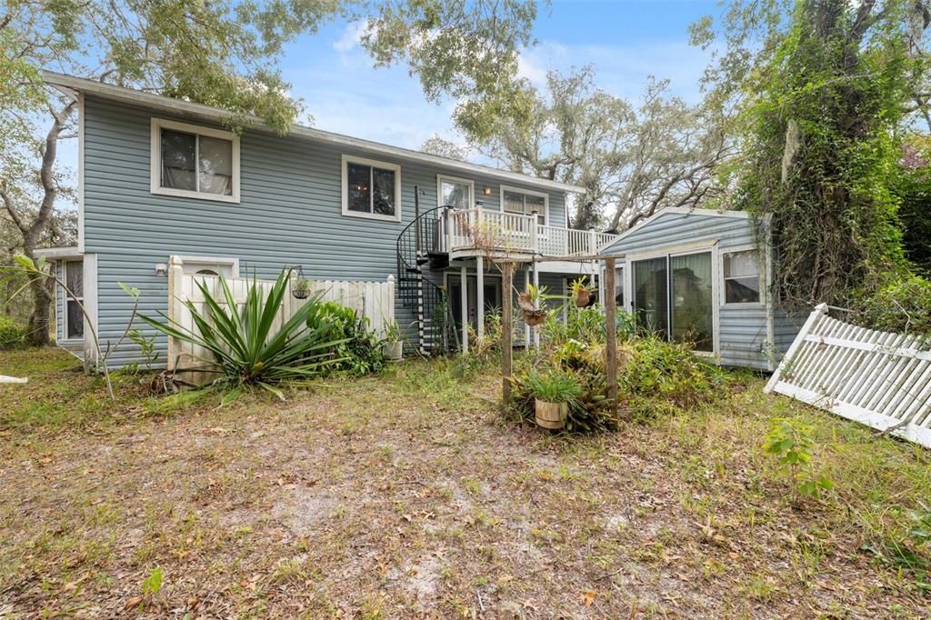 For Sale: $295,000 (2 beds, 1 baths, 2016 Square Feet)