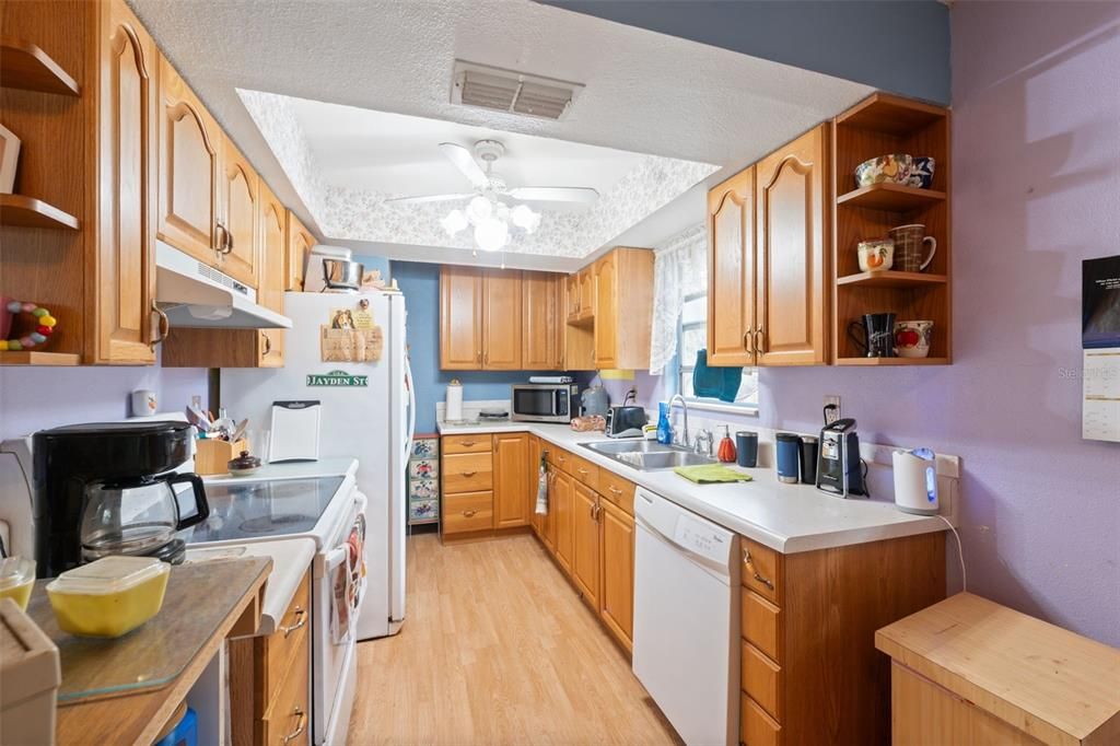 For Sale: $295,000 (2 beds, 1 baths, 2016 Square Feet)