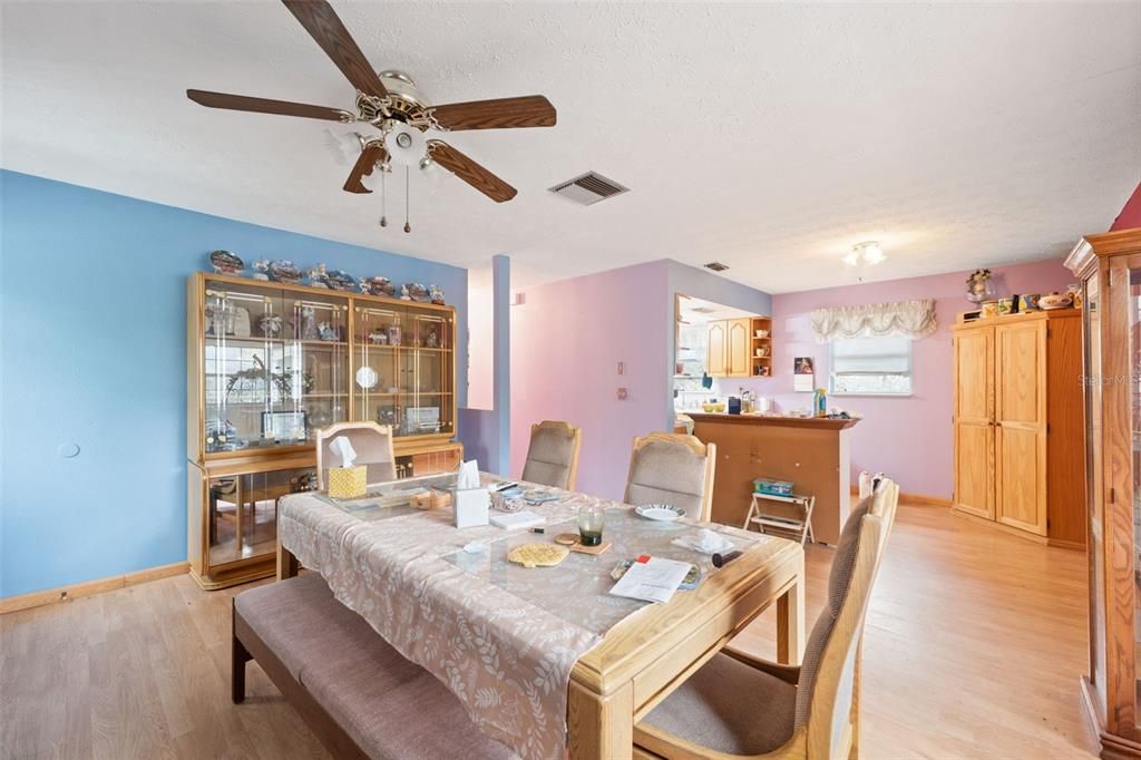 For Sale: $295,000 (2 beds, 1 baths, 2016 Square Feet)