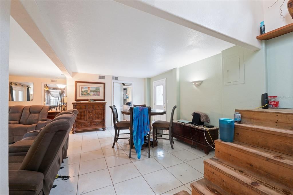 For Sale: $295,000 (2 beds, 1 baths, 2016 Square Feet)