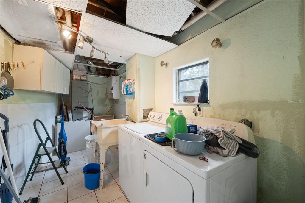 For Sale: $295,000 (2 beds, 1 baths, 2016 Square Feet)