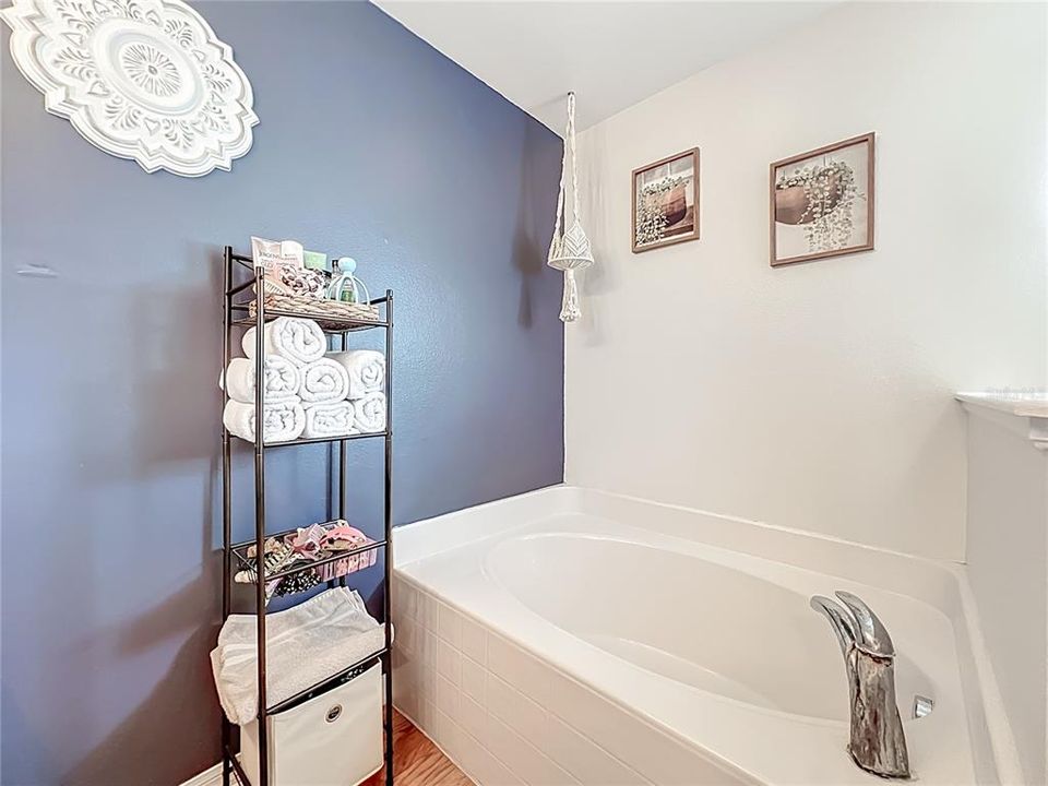 For Sale: $328,000 (4 beds, 2 baths, 2088 Square Feet)