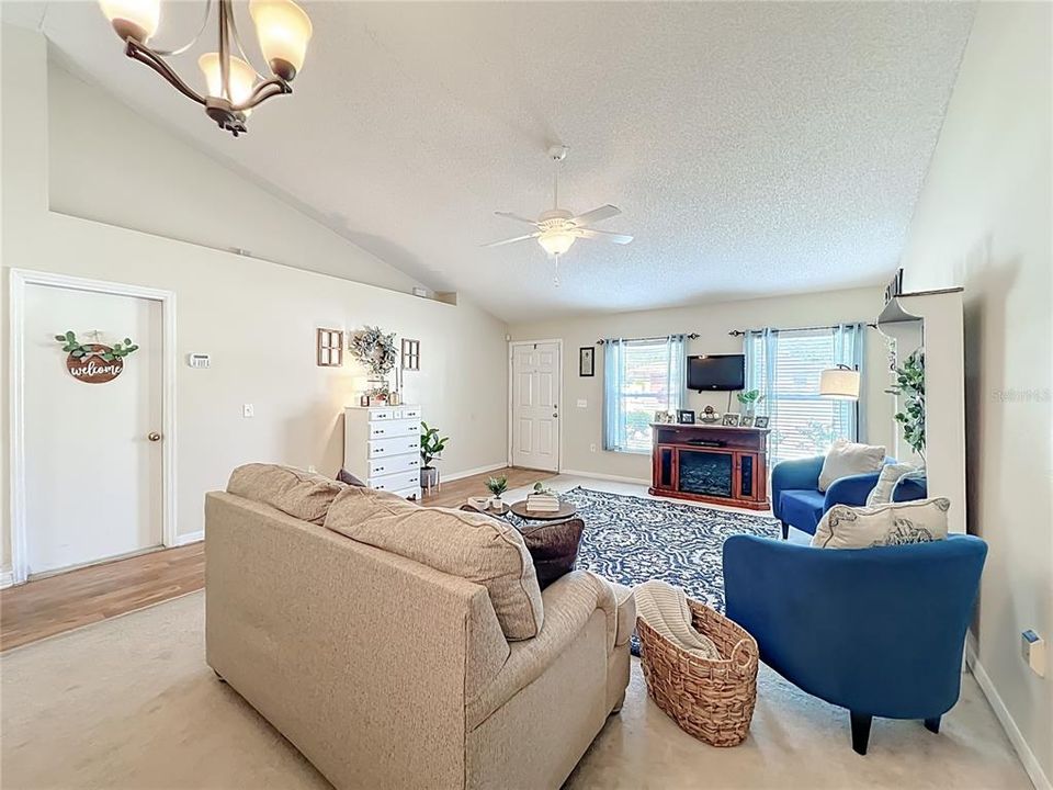 For Sale: $328,000 (4 beds, 2 baths, 2088 Square Feet)