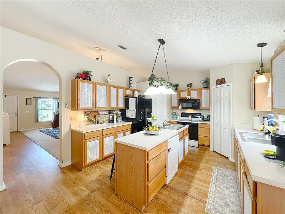 For Sale: $328,000 (4 beds, 2 baths, 2088 Square Feet)