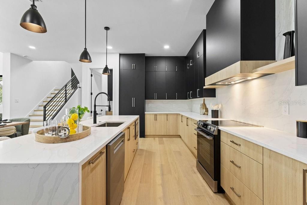 En Venta: $1,470,000 (5 camas, 4 baños, 3781 Pies cuadrados)