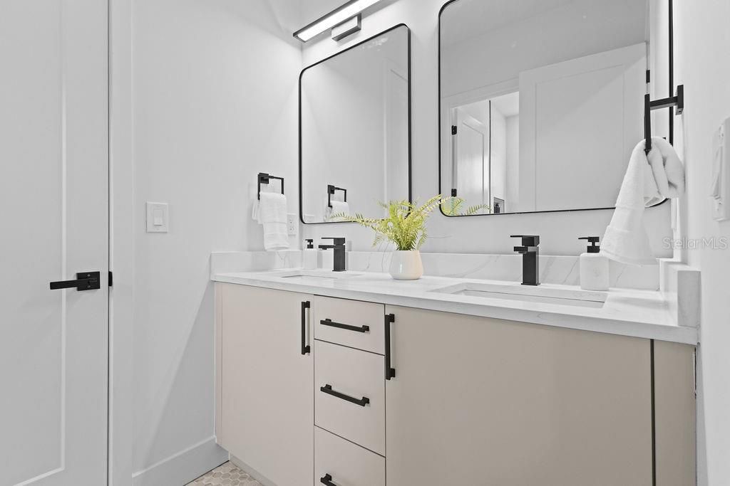 En Venta: $1,470,000 (5 camas, 4 baños, 3781 Pies cuadrados)