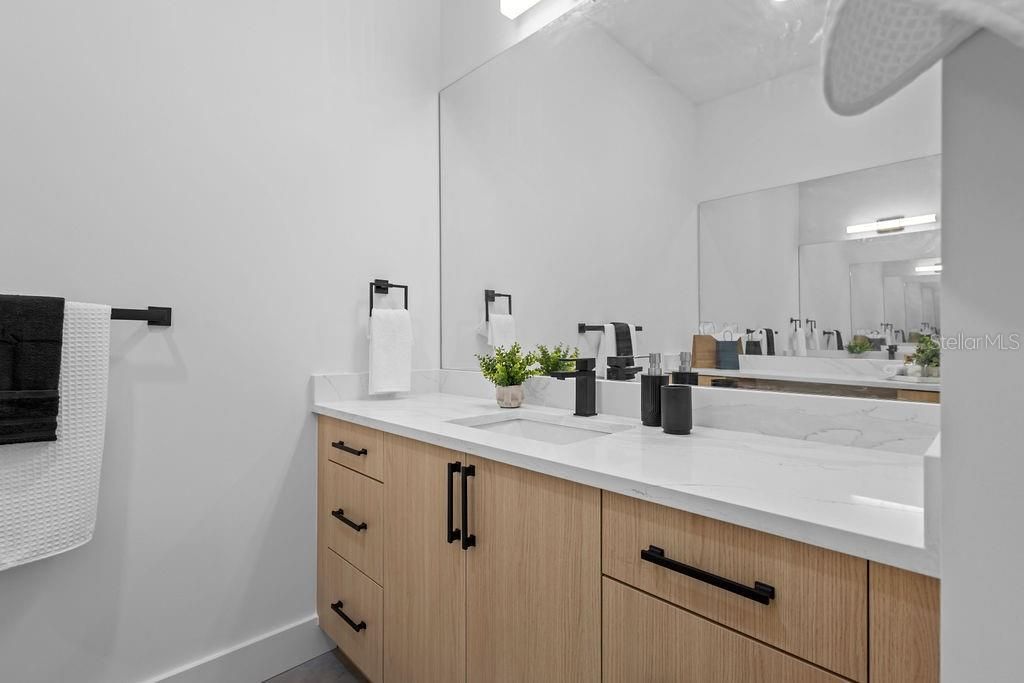 En Venta: $1,470,000 (5 camas, 4 baños, 3781 Pies cuadrados)