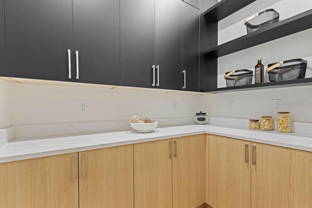 En Venta: $1,470,000 (5 camas, 4 baños, 3781 Pies cuadrados)