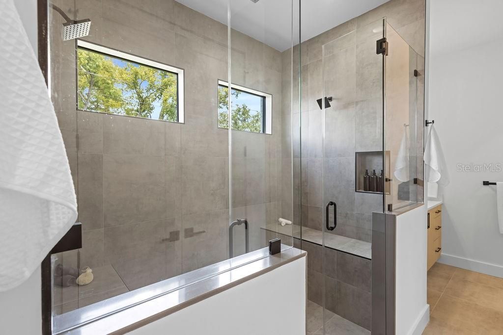 En Venta: $1,470,000 (5 camas, 4 baños, 3781 Pies cuadrados)