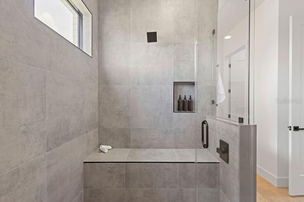 En Venta: $1,470,000 (5 camas, 4 baños, 3781 Pies cuadrados)