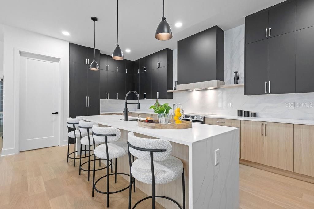 En Venta: $1,470,000 (5 camas, 4 baños, 3781 Pies cuadrados)