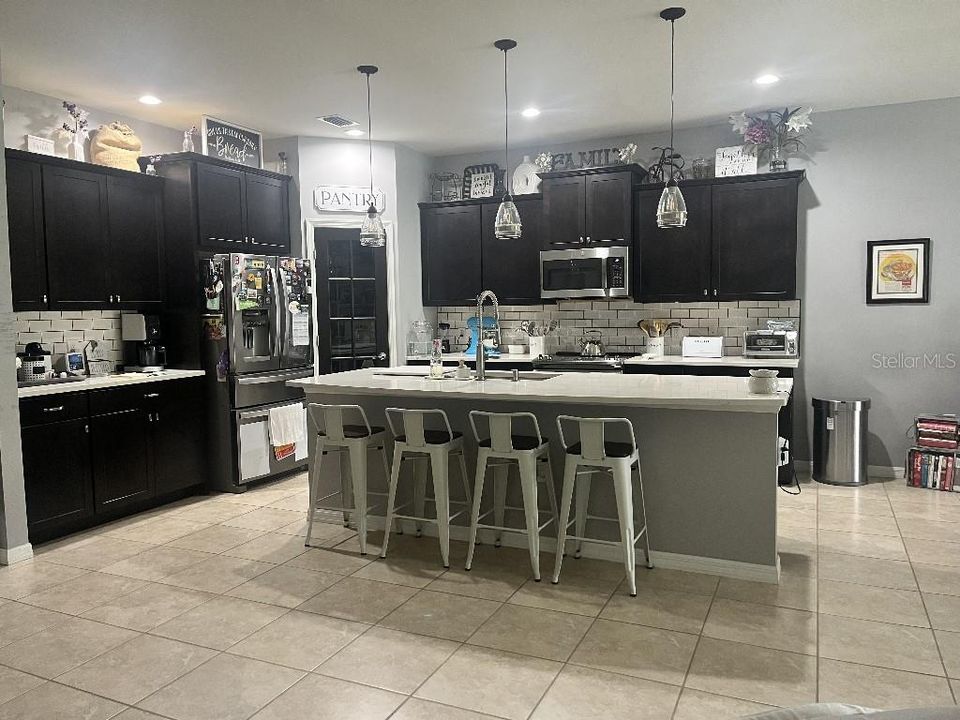 En Venta: $475,000 (4 camas, 2 baños, 2856 Pies cuadrados)