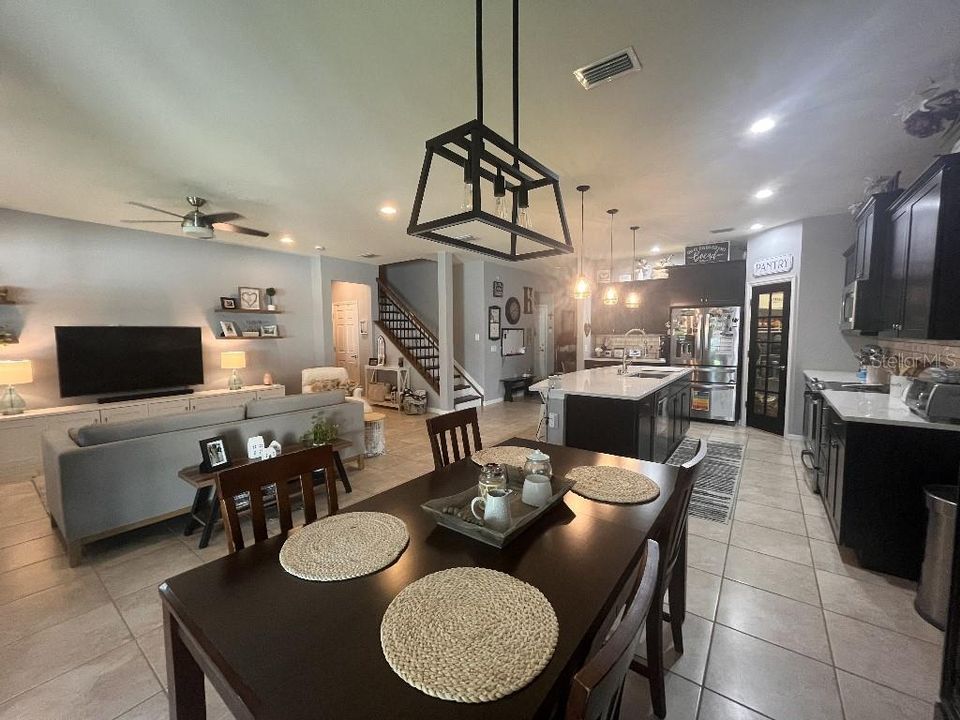 En Venta: $475,000 (4 camas, 2 baños, 2856 Pies cuadrados)