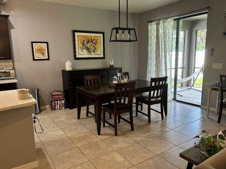 En Venta: $475,000 (4 camas, 2 baños, 2856 Pies cuadrados)