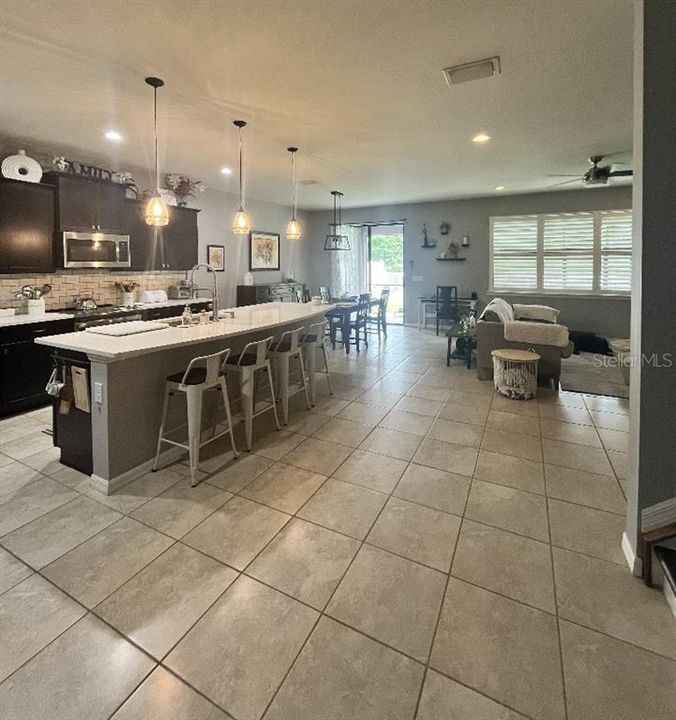 En Venta: $475,000 (4 camas, 2 baños, 2856 Pies cuadrados)