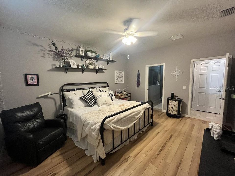 En Venta: $475,000 (4 camas, 2 baños, 2856 Pies cuadrados)