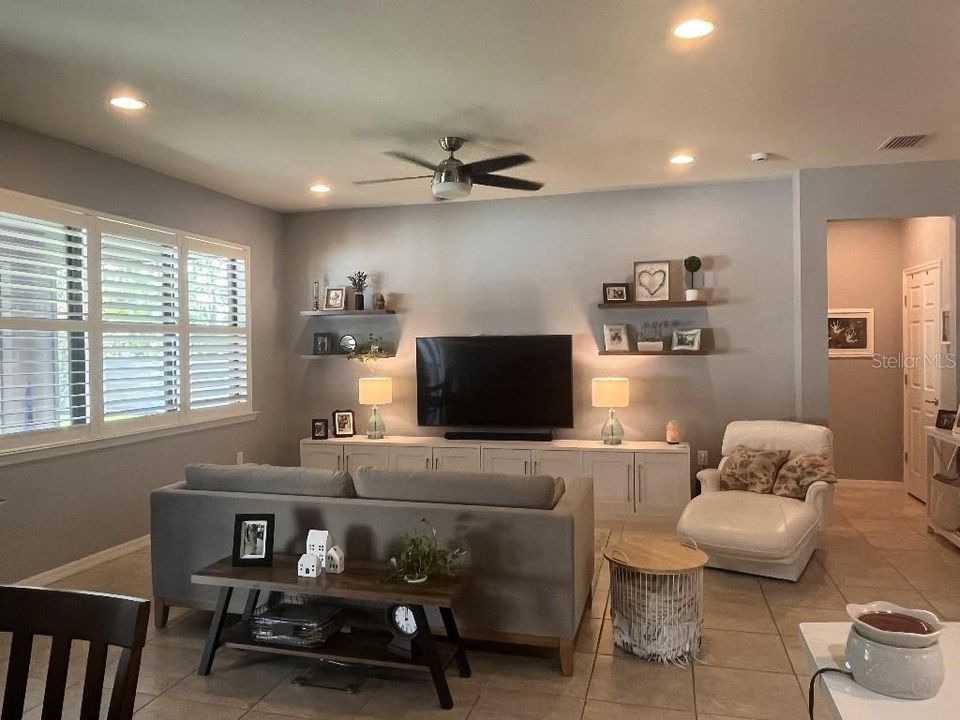 En Venta: $475,000 (4 camas, 2 baños, 2856 Pies cuadrados)