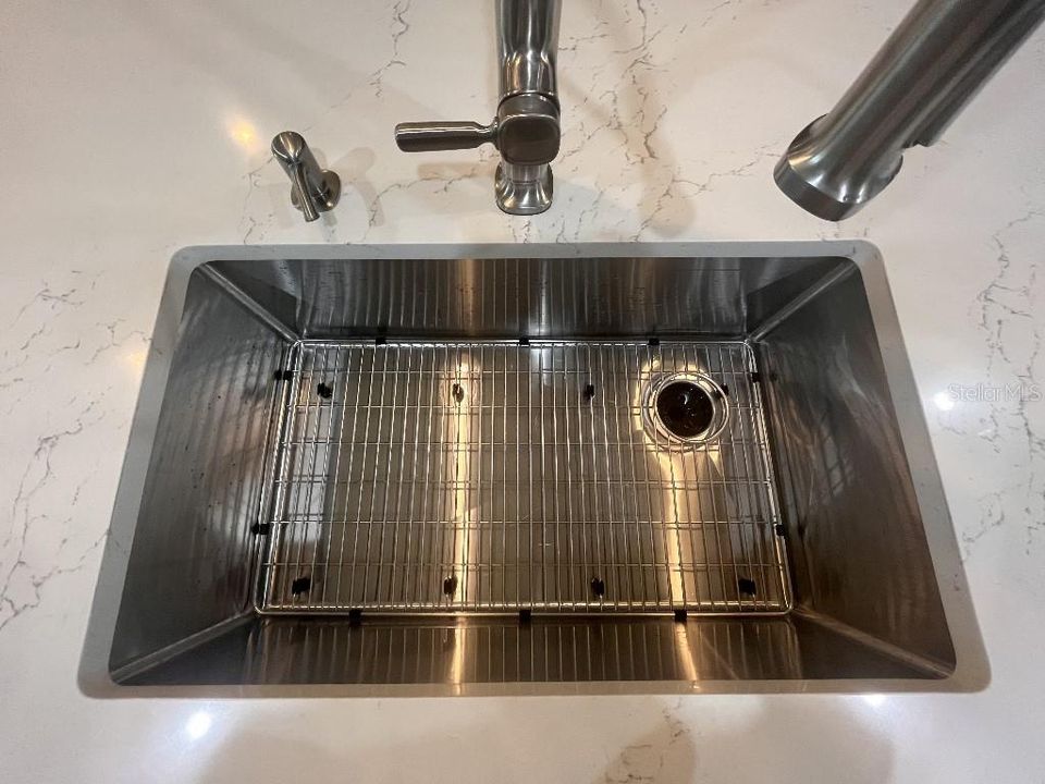 En Venta: $475,000 (4 camas, 2 baños, 2856 Pies cuadrados)