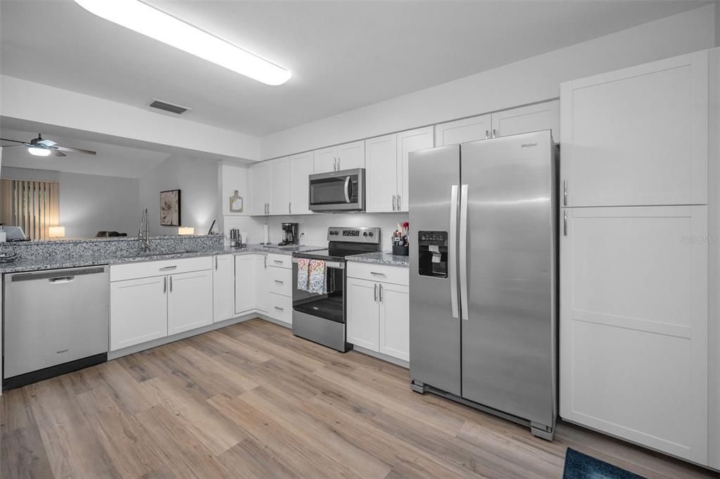 待售: $360,000 (2 贝兹, 2 浴室, 1240 平方英尺)