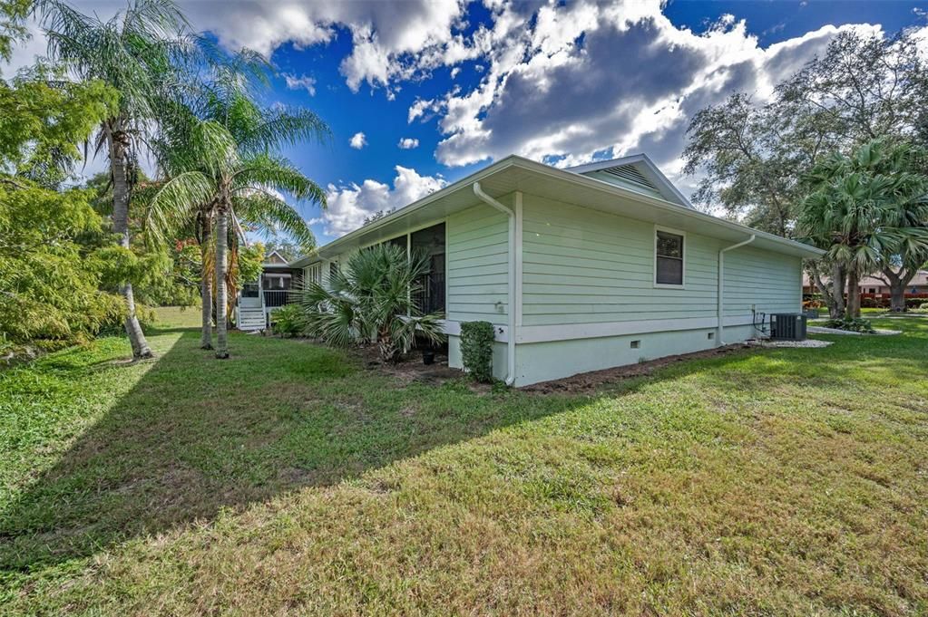 待售: $360,000 (2 贝兹, 2 浴室, 1240 平方英尺)