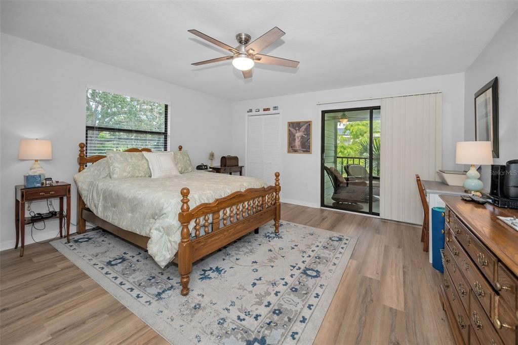 待售: $360,000 (2 贝兹, 2 浴室, 1240 平方英尺)