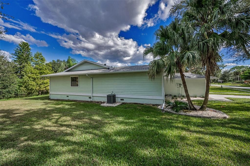 待售: $360,000 (2 贝兹, 2 浴室, 1240 平方英尺)