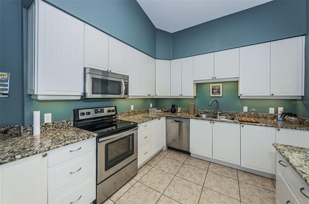 待售: $360,000 (2 贝兹, 2 浴室, 1240 平方英尺)