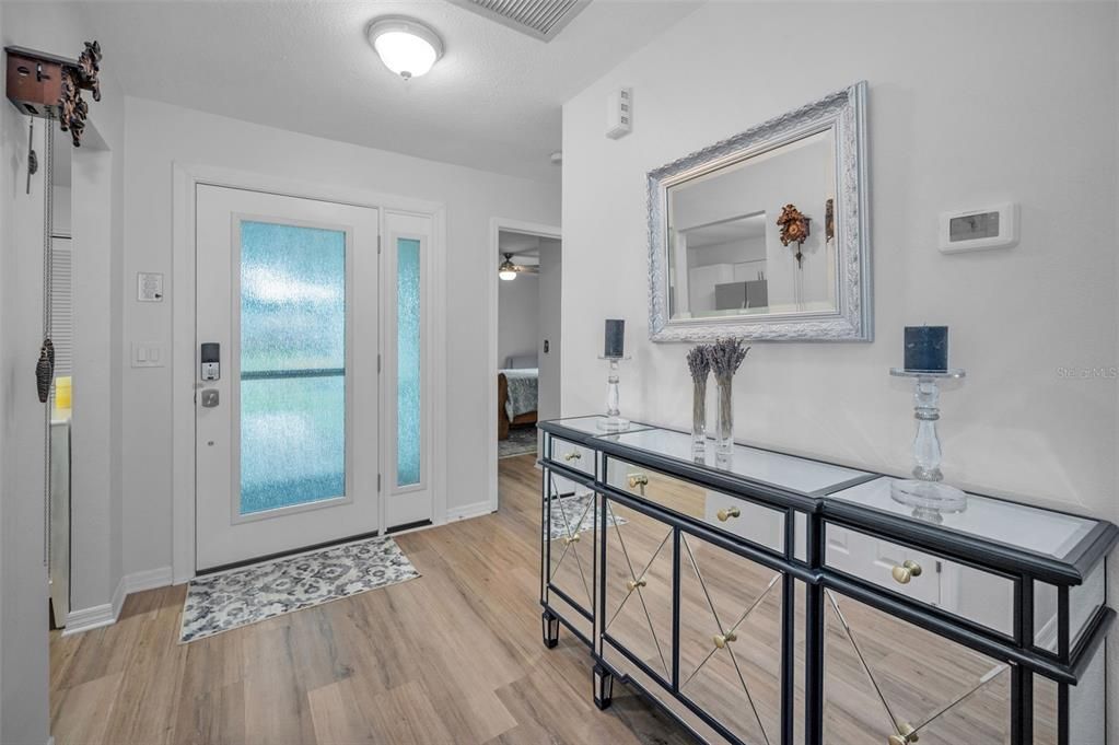 待售: $360,000 (2 贝兹, 2 浴室, 1240 平方英尺)