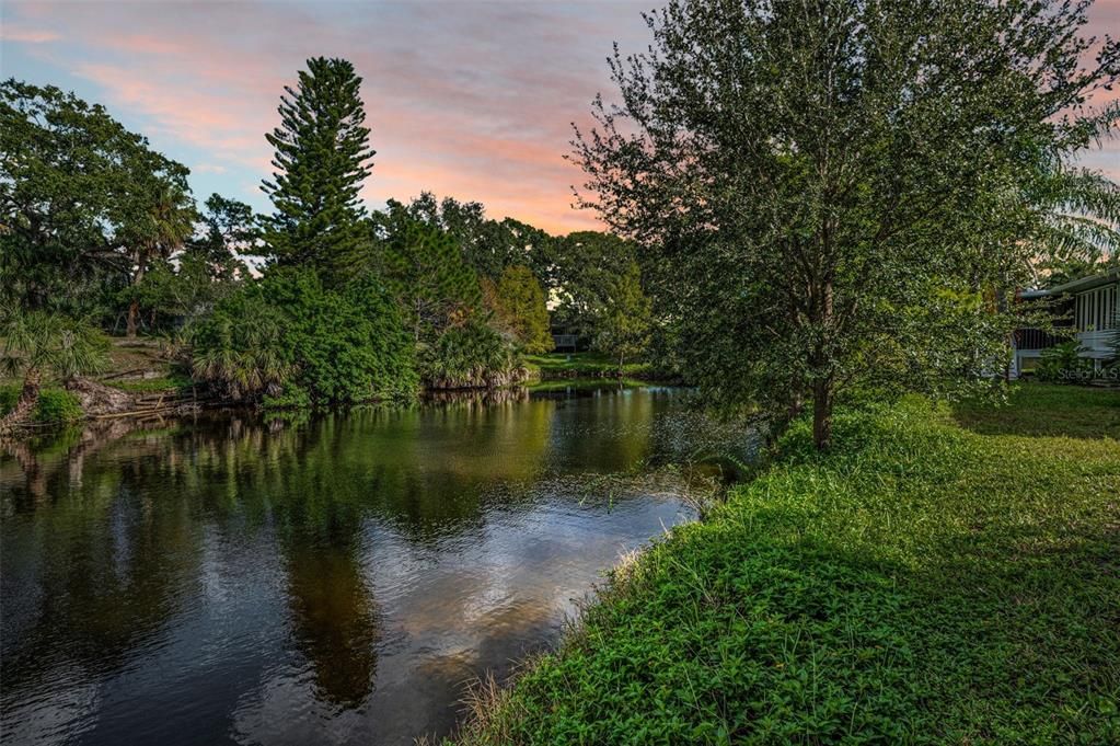 待售: $360,000 (2 贝兹, 2 浴室, 1240 平方英尺)