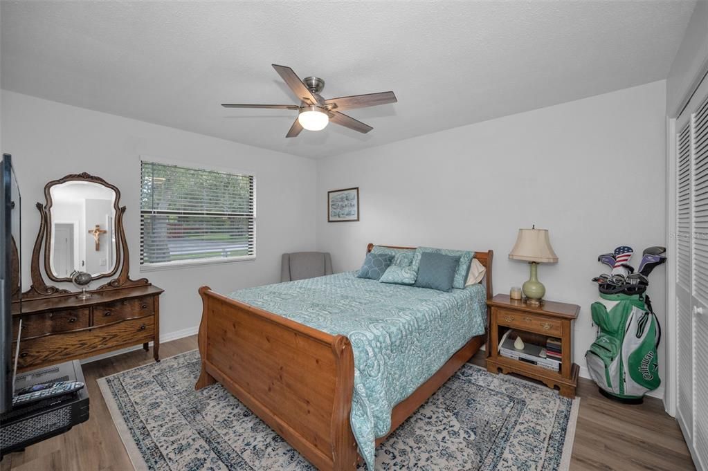 待售: $360,000 (2 贝兹, 2 浴室, 1240 平方英尺)