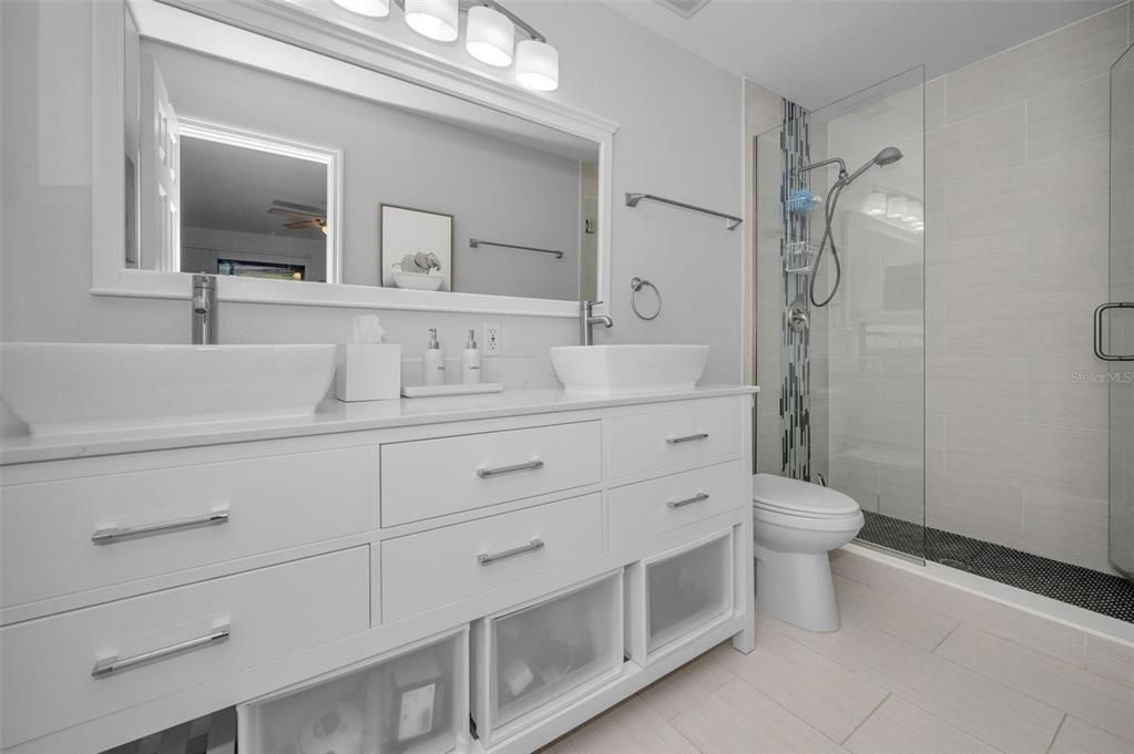 待售: $360,000 (2 贝兹, 2 浴室, 1240 平方英尺)