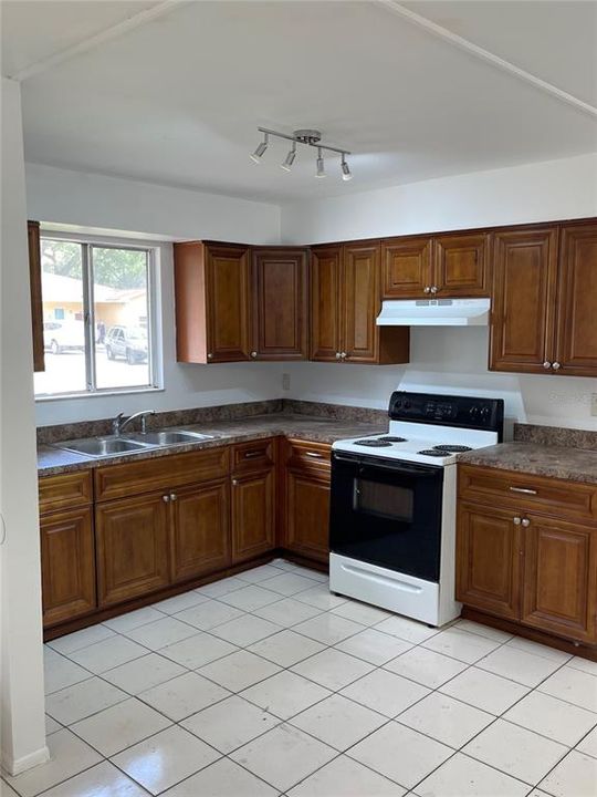 В аренду: $1,900 (3 спален, 2 ванн, 1032 Квадратных фут)