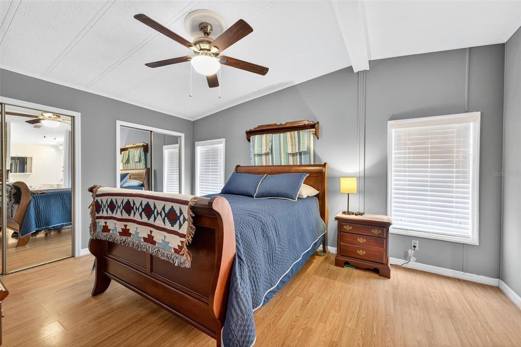 For Sale: $169,900 (2 beds, 2 baths, 1040 Square Feet)