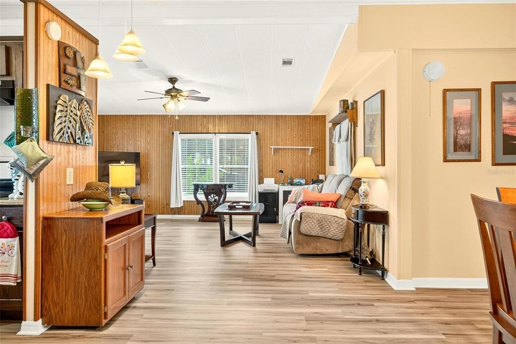 For Sale: $169,900 (2 beds, 2 baths, 1040 Square Feet)