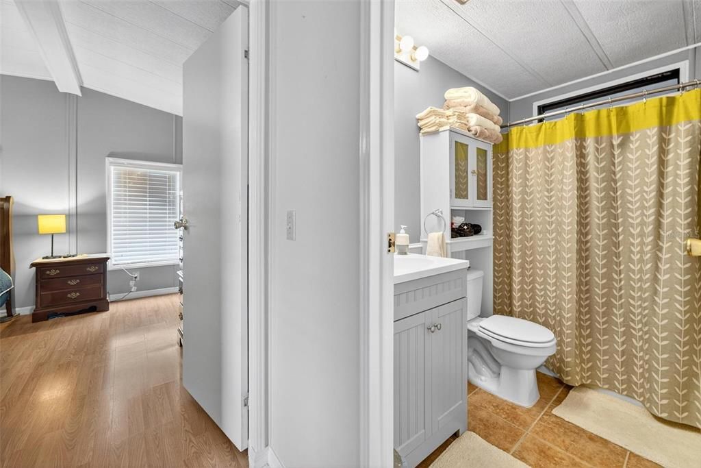 For Sale: $169,900 (2 beds, 2 baths, 1040 Square Feet)