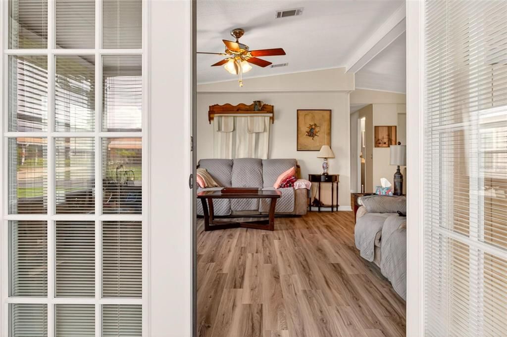 For Sale: $169,900 (2 beds, 2 baths, 1040 Square Feet)