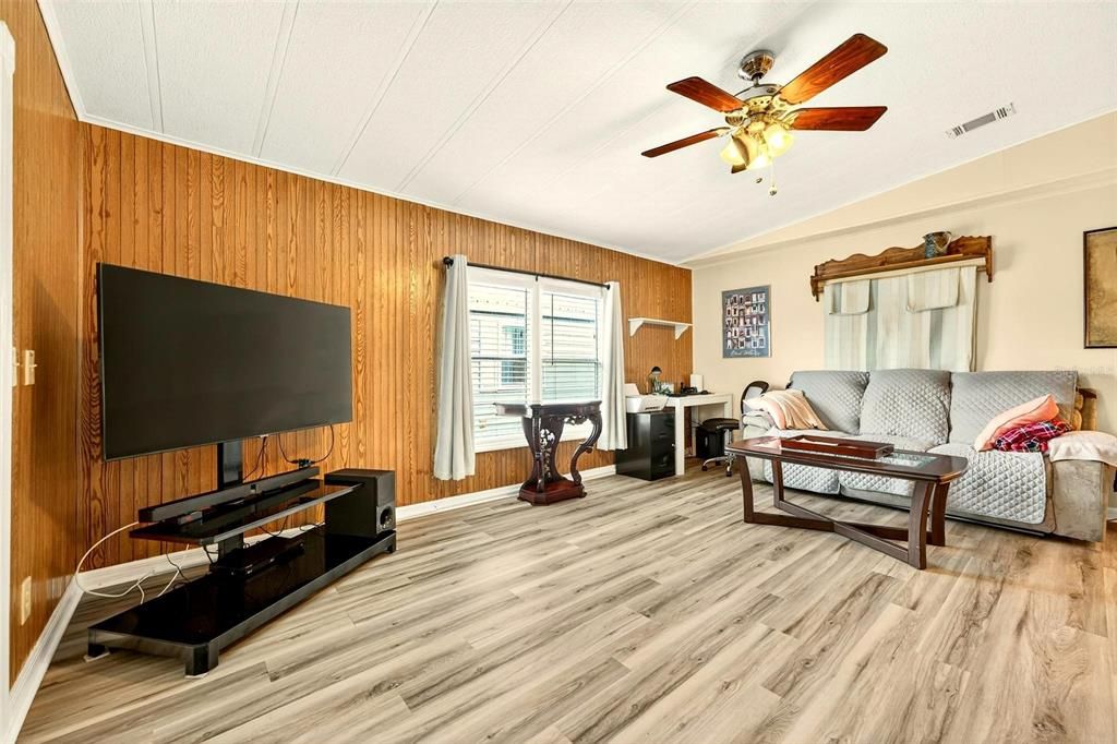 For Sale: $169,900 (2 beds, 2 baths, 1040 Square Feet)